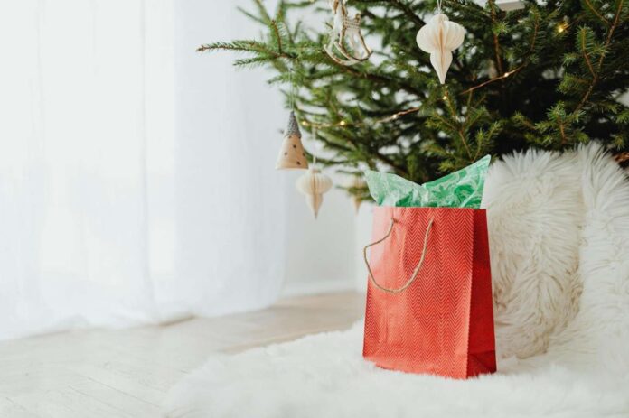 How to make a gift bag out of wrapping paper